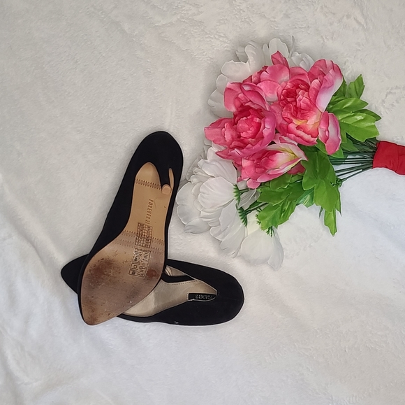 Shoes - Picture 2 of 5